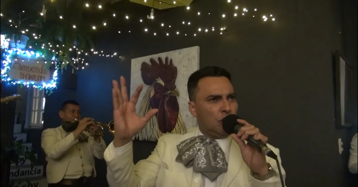 Mariachi Vargas de Bogotá cantando en San Mateo, Soacha